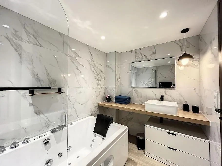 Brp Cannes Center, Eight-Bedroom Luxury Apartments