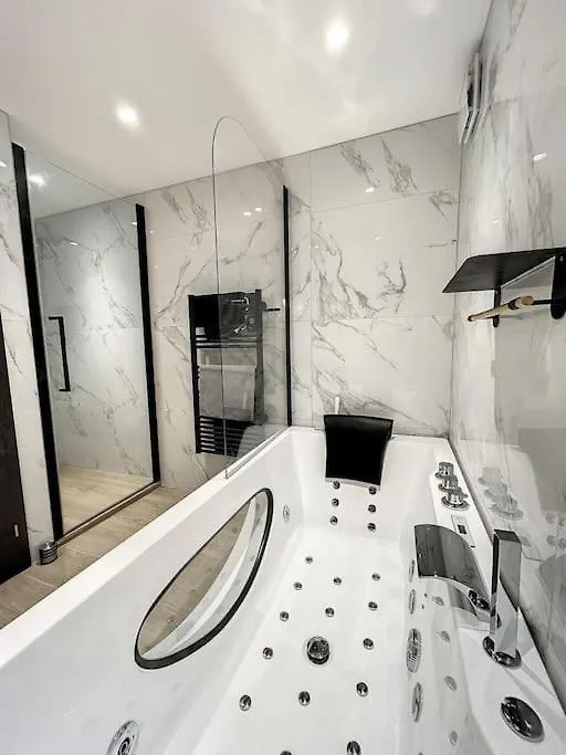 Brp Cannes Center, Eight-Bedroom Luxury Apartments 0*,  France